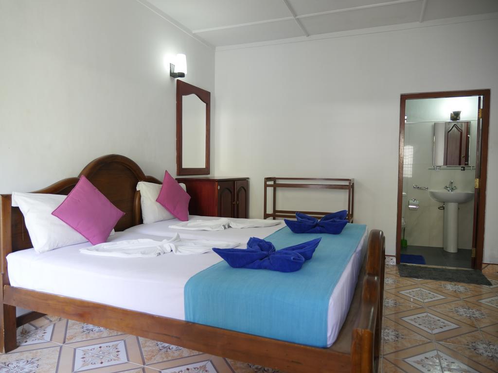Ocean View Tourist Guest House At Negombo Beach Buitenkant foto
